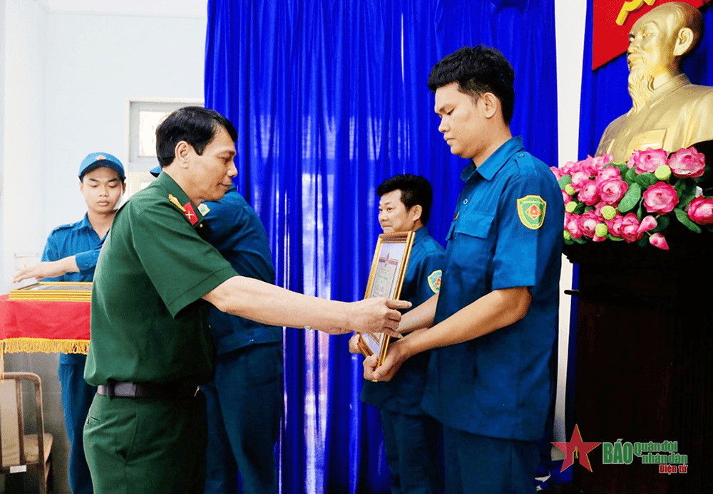Đảng viên trẻ mưu trí, dũng cảm
