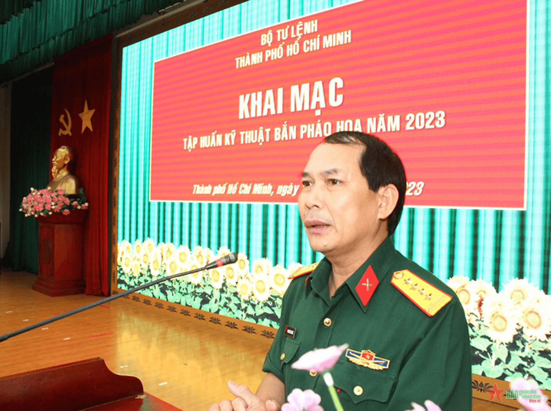 Bộ tư lệnh Thành phố Hồ Chí Minh tập huấn kỹ thuật bắn pháo hoa năm 2023