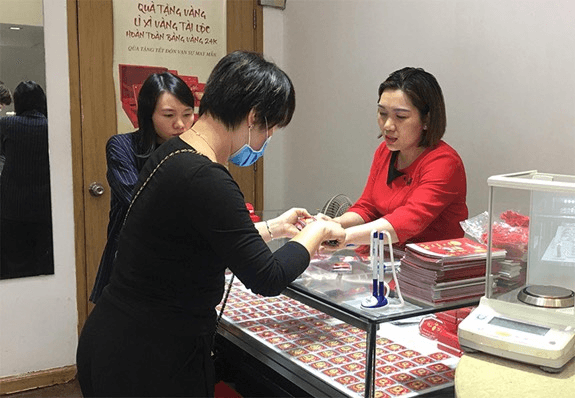 Giá vàng tăng chóng mặt, chuyên gia nói gì?