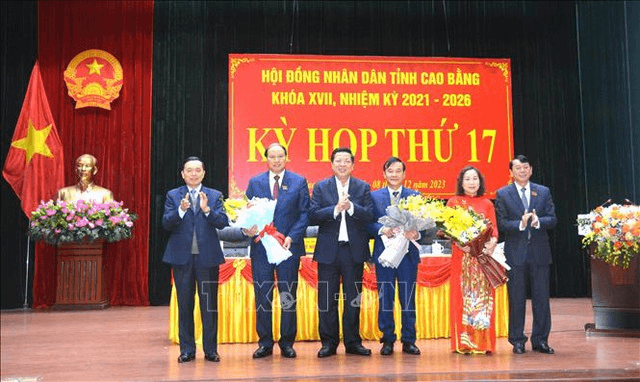 Phê chuẩn kết quả bầu Phó chủ tịch UBND tỉnh Cao Bằng