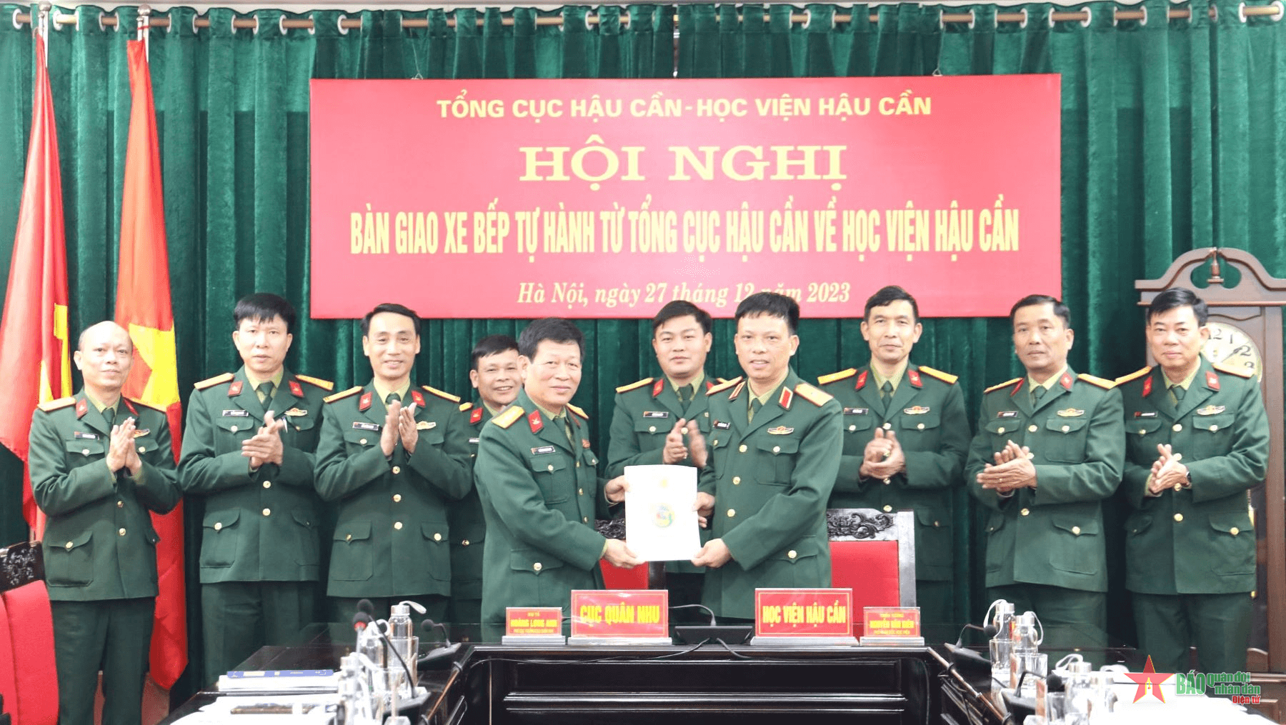 Học viện Hậu cần tiếp nhận xe bếp tự hành từ Tổng cục Hậu cần