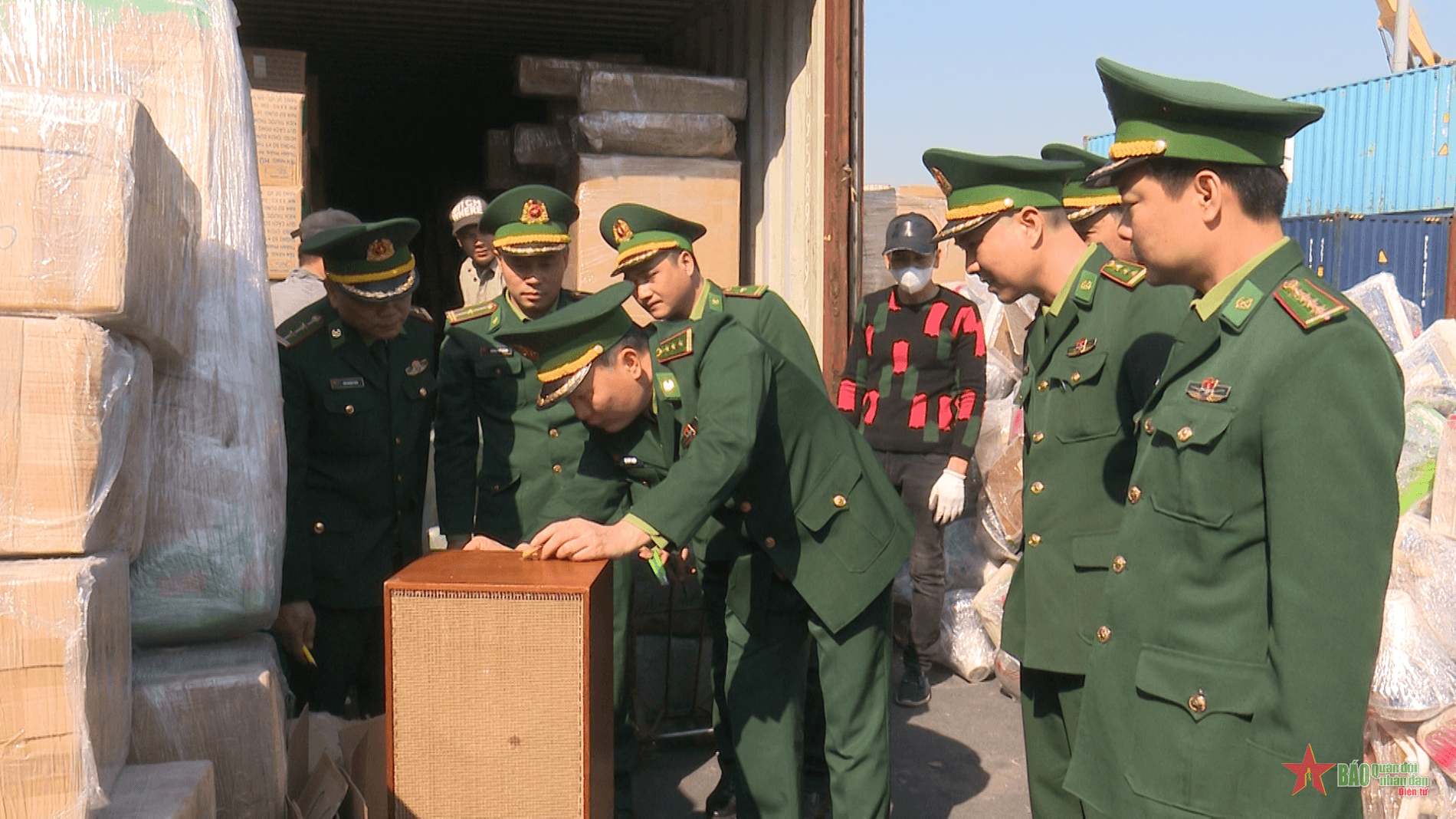 Bộ đội Biên phòng thành phố Hải Phòng bắt giữ các vụ vận chuyển hàng hóa trái phép