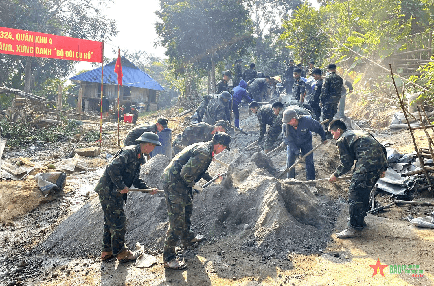 Bộ đội Thuận Hóa “chung sức” cùng Nam Động