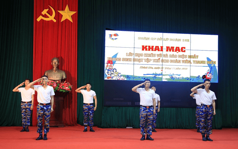 Khai mạc lớp học khiêu vũ cho đoàn viên, thanh niên