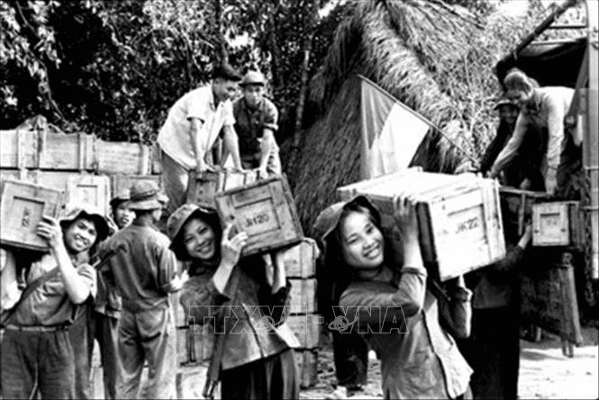 Thi đua yêu nước, phát huy nhân tố con người trong sự nghiệp cách mạng