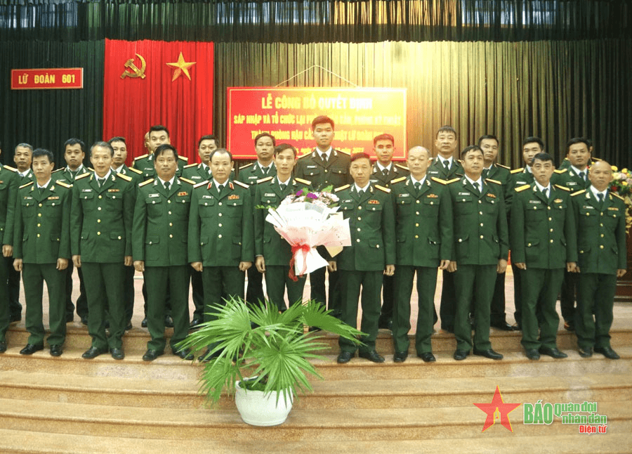 Lữ đoàn Thông tin 601 (Quân khu 1) công bố quyết định sáp nhập về tổ chức, biên chế