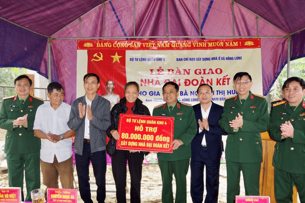 Bộ tư lệnh Quân khu 4: Bàn giao nhà "Đại đoàn kết" cho gia đình có hoàn cảnh khó khăn
