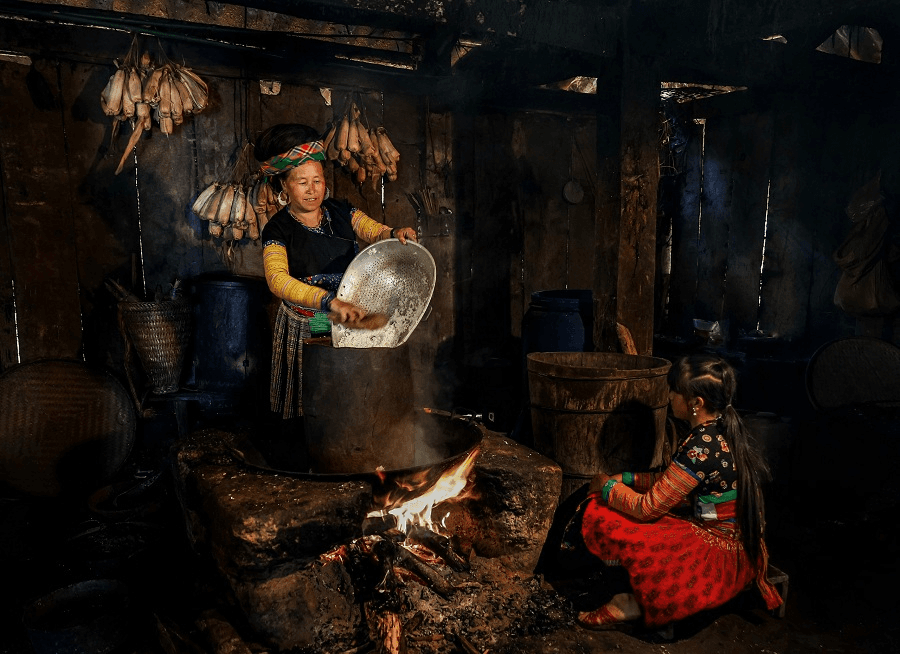Tục làm bánh giầy của người Mông