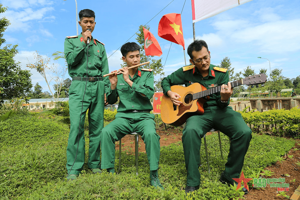 Ban nhạc xanh giữa đại ngàn xanh
