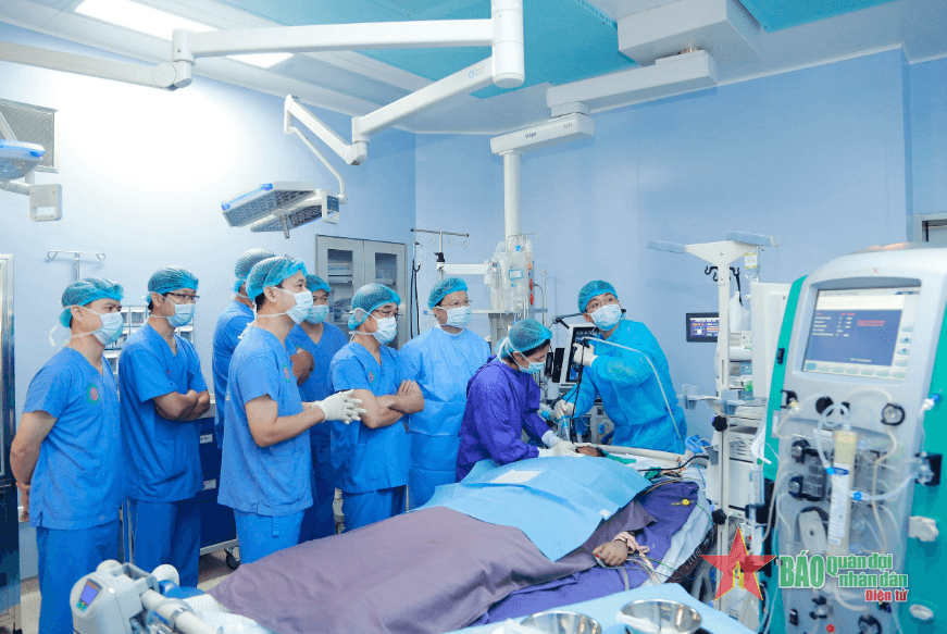 Người thầy "ba trong một" ở Bệnh viện Trung ương Quân đội 108
