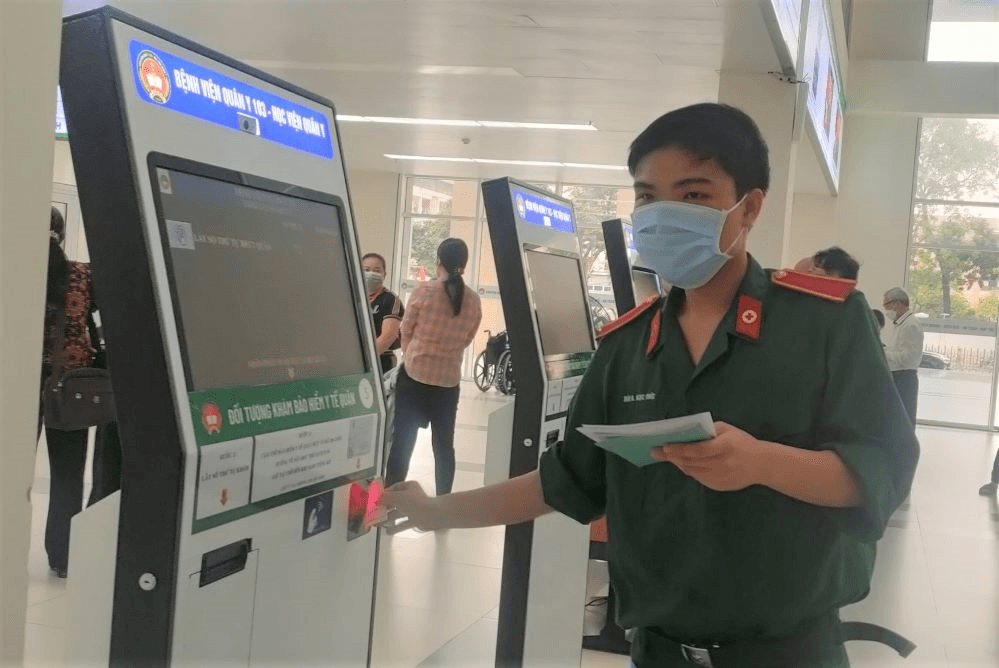 Mức hưởng bảo hiểm y tế khi quân nhân đi khám bệnh, chữa bệnh theo đúng quy định được thực hiện như thế nào?