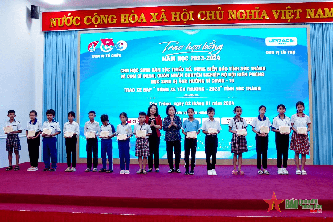 Trao học bổng tặng học sinh dân tộc thiểu số, vùng biển đảo tỉnh Sóc Trăng