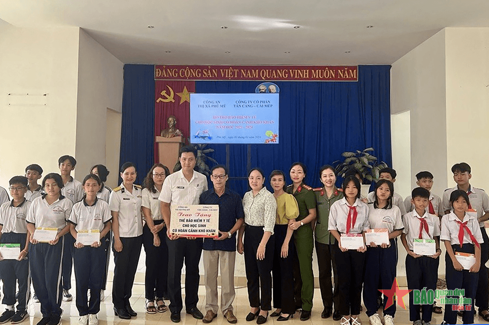 Công ty cổ phần Tân Cảng Cái Mép: Tặng thẻ bảo hiểm y tế cho học sinh có hoàn cảnh khó khăn
