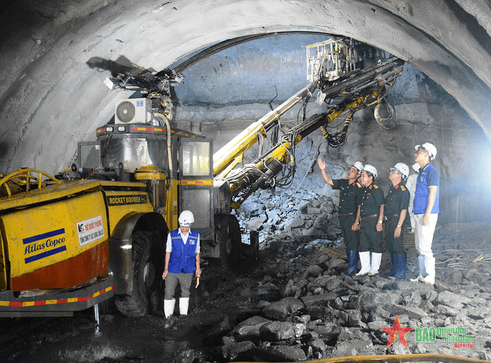 Những người "khai sơn phá thạch", mở đường cao tốc