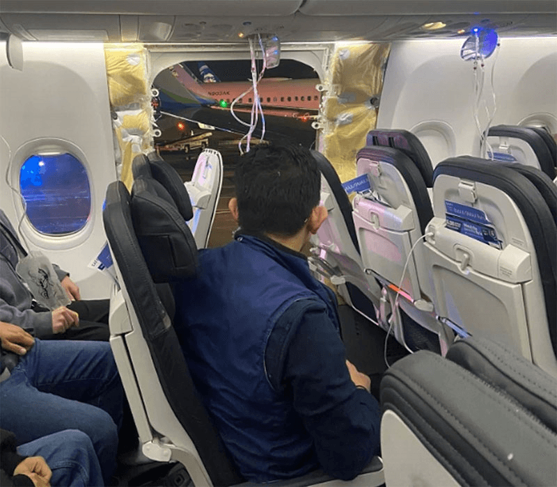 Chuyến bay của Alaska Airlines hạ cánh khẩn cấp do sự cố bung thân máy bay
