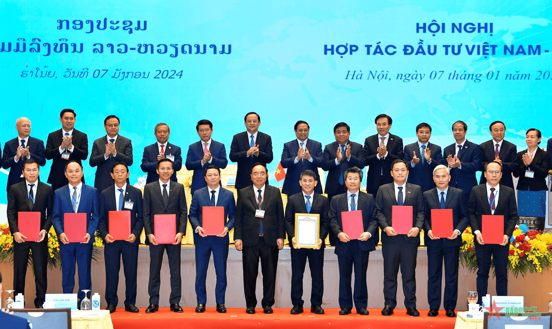 Thủ tướng Phạm Minh Chính cùng Thủ tướng Lào Sonexay Siphandone chủ trì Hội nghị hợp tác đầu tư Việt Nam-Lào