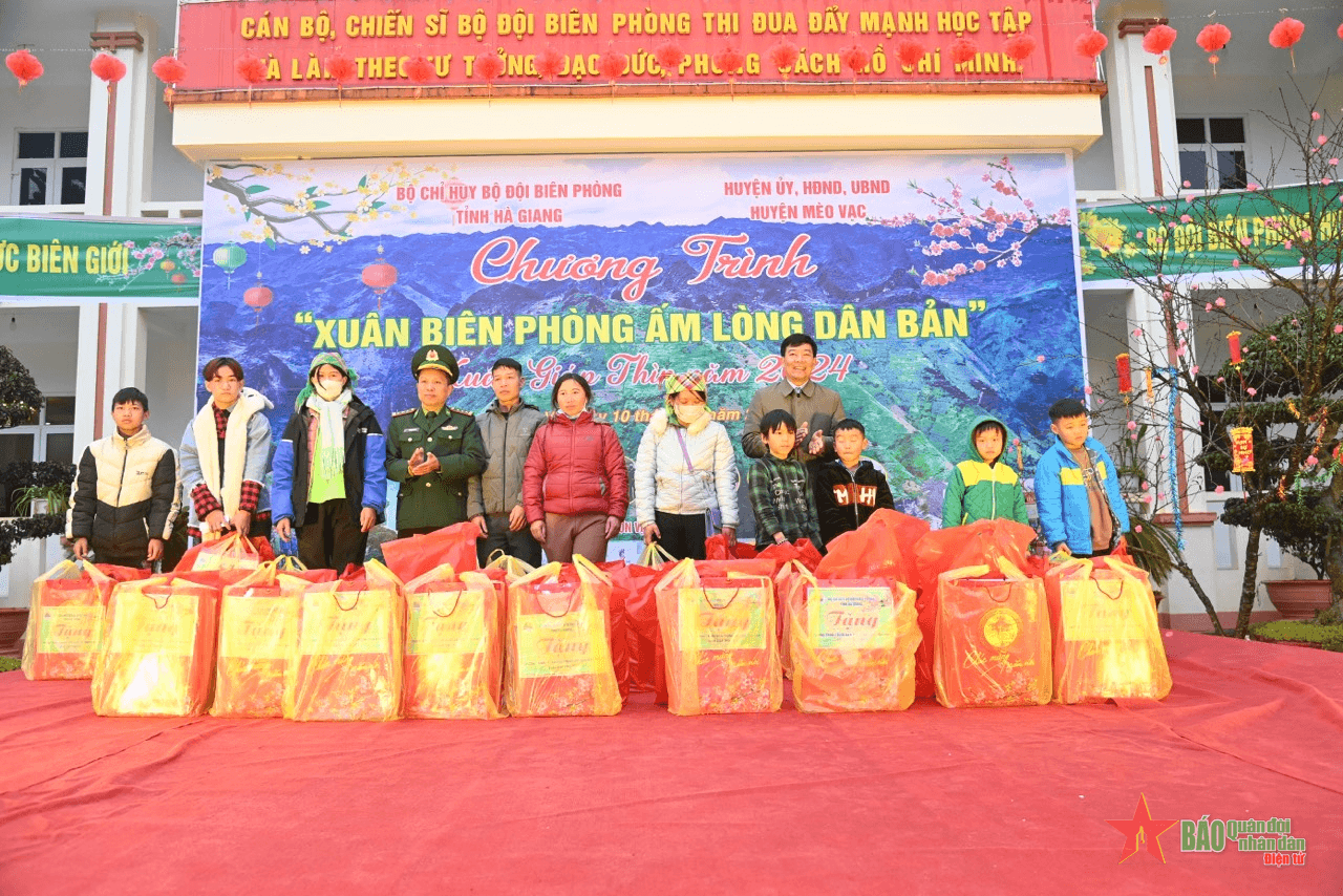 Bộ đội Biên phòng tỉnh Hà Giang phối hợp tổ chức Chương trình "Xuân Biên phòng ấm lòng dân bản"