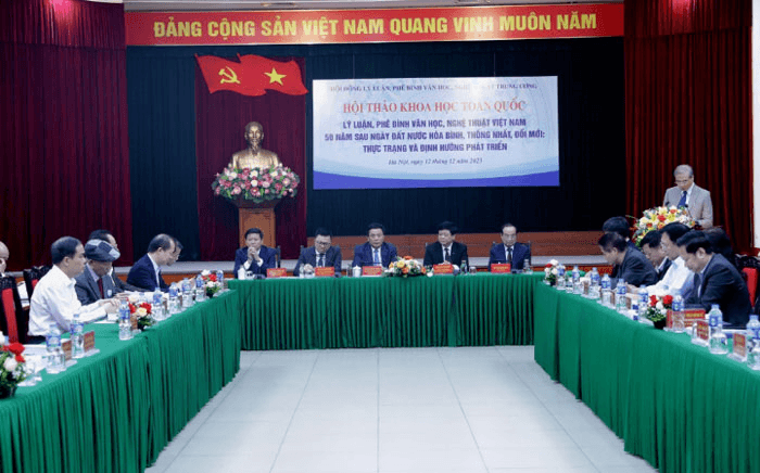 Tiếp tục phát triển nền lý luận, phê bình văn nghệ trong thời kỳ mới