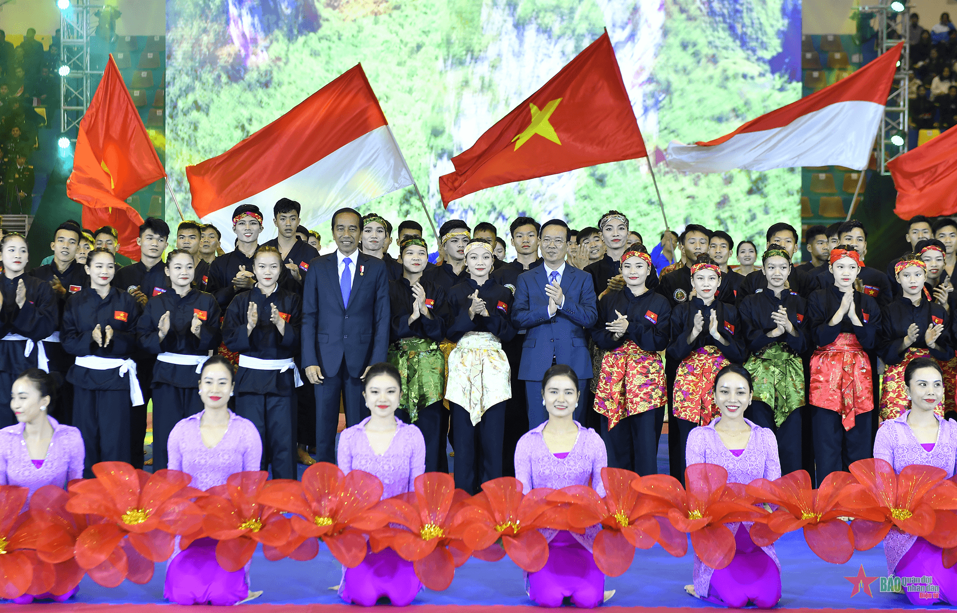 Chủ tịch nước Võ Văn Thưởng và Tổng thống Indonesia dự chương trình biểu diễn võ thuật