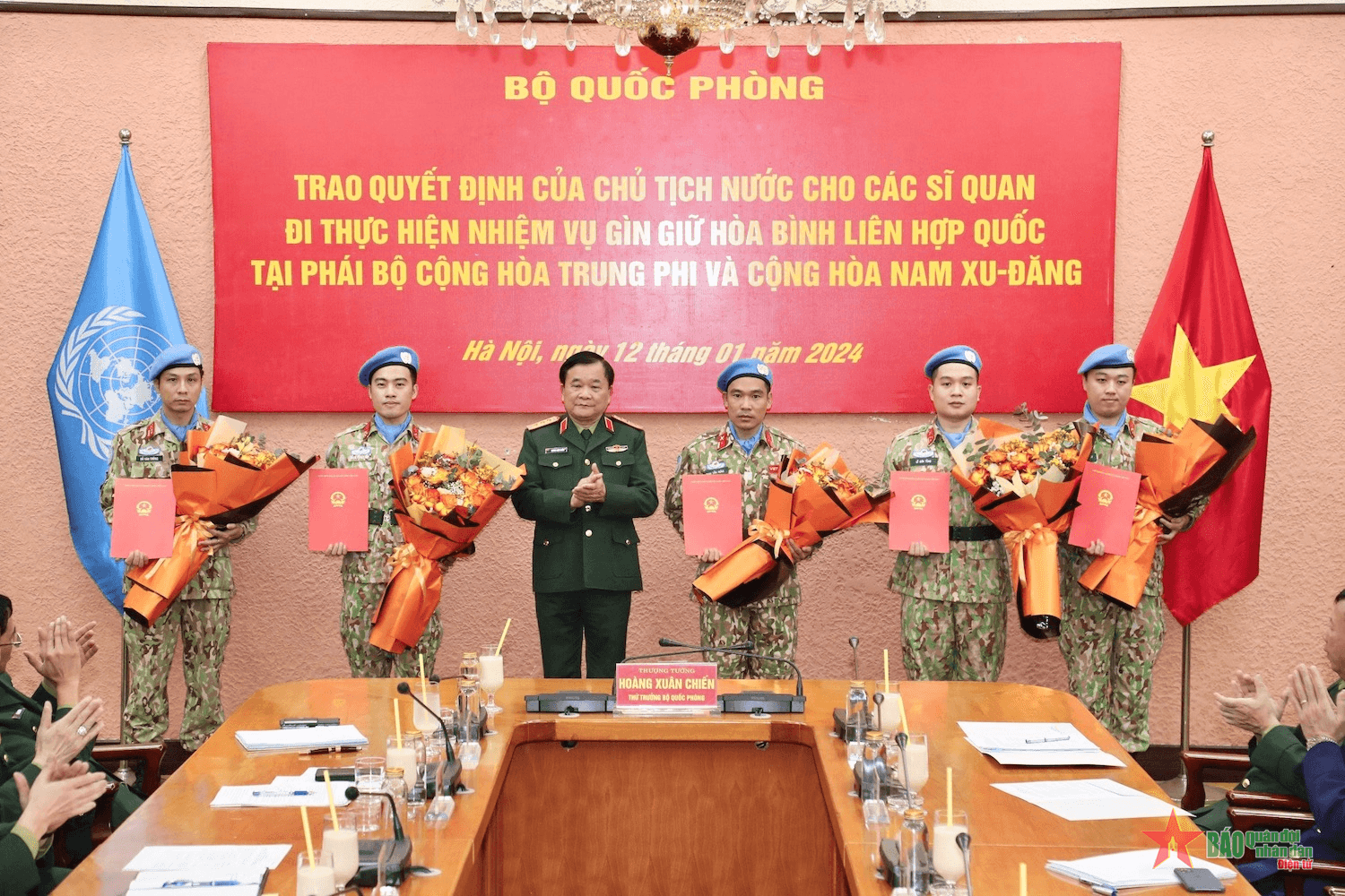 Trao Quyết định của Chủ tịch nước cho 5 sĩ quan gìn giữ hòa bình