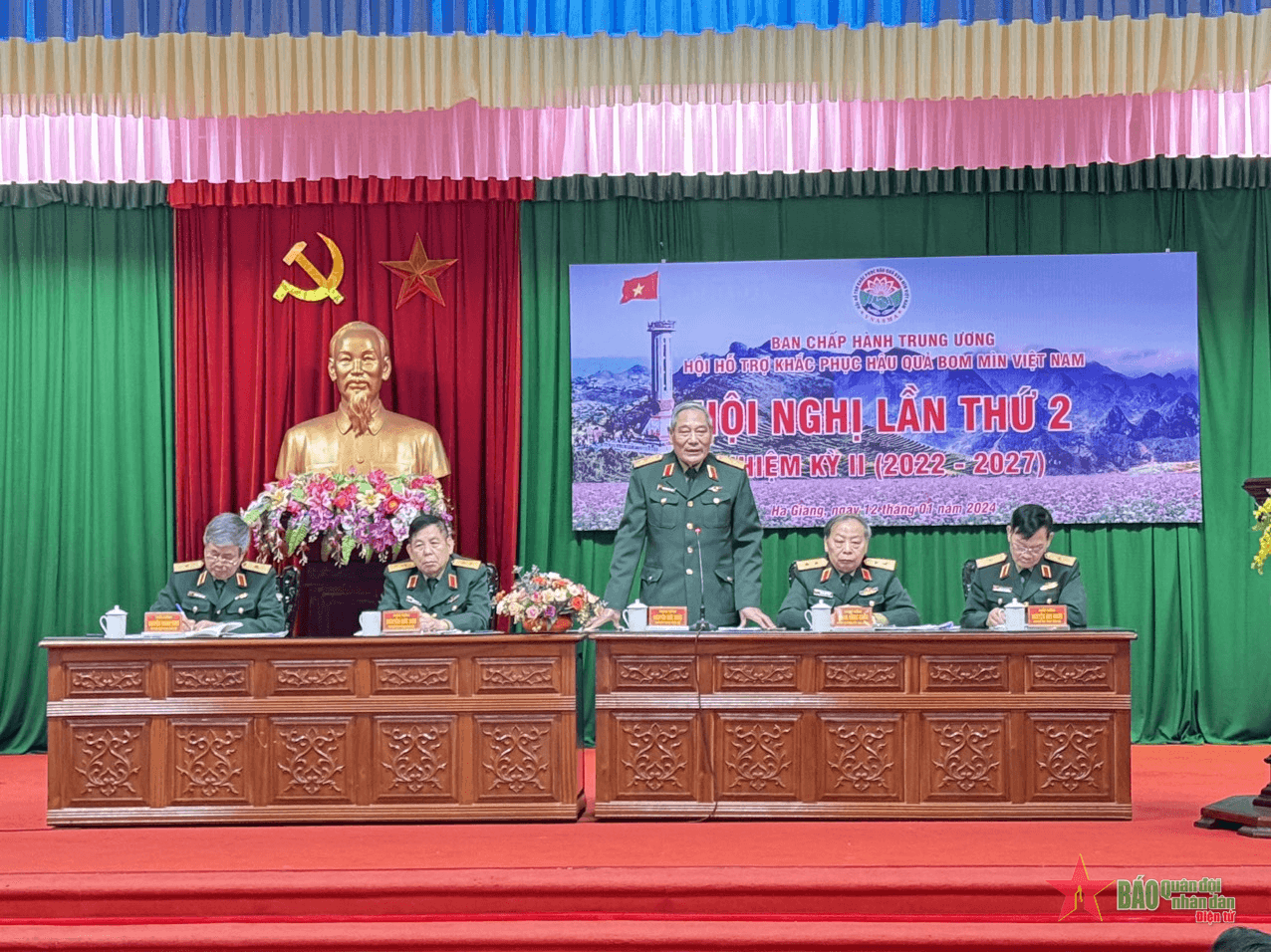 Đẩy mạnh công tác hỗ trợ khắc phục hậu quả bom mìn