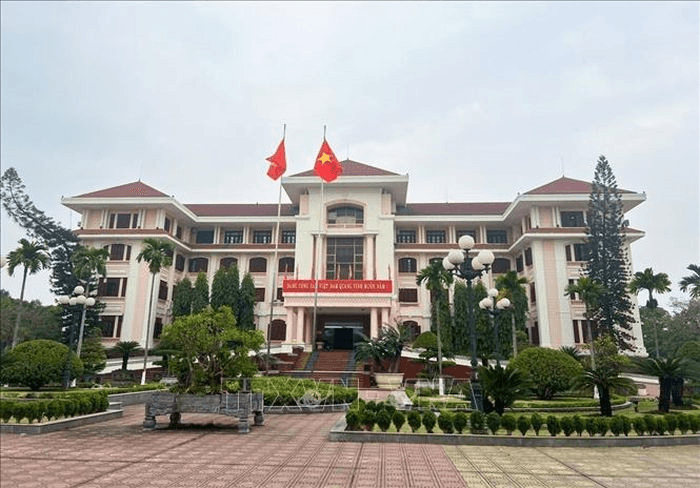 Cho thôi chức vụ đối với cán bộ đánh golf trong giờ hành chính