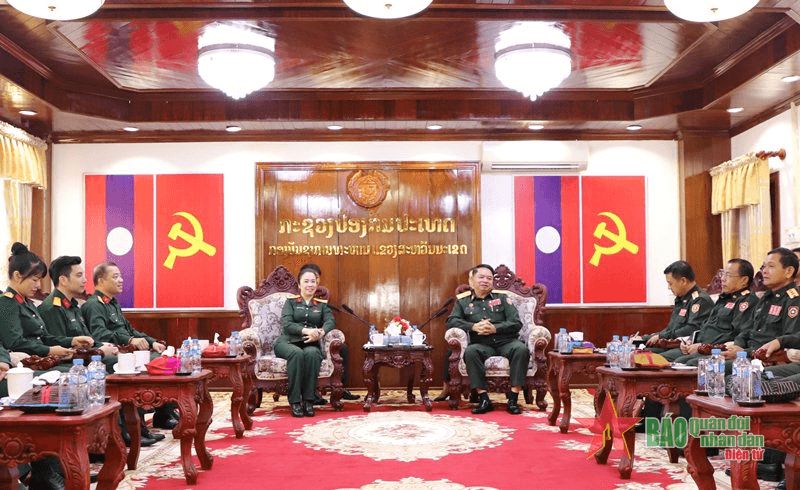 Nhà hát Ca múa nhạc Quân đội thực hiện nhiệm vụ đối ngoại quốc phòng tại nước bạn Lào