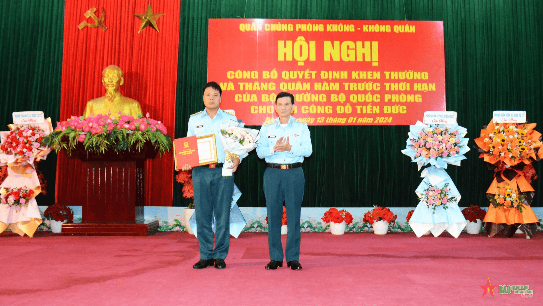 Công bố quyết định khen thưởng và thăng quân hàm trước thời hạn đối với phi công Đỗ Tiến Đức