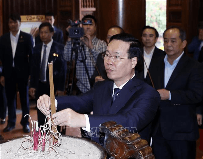 Chủ tịch nước Võ Văn Thưởng dâng hoa, dâng hương tưởng niệm Chủ tịch Hồ Chí Minh