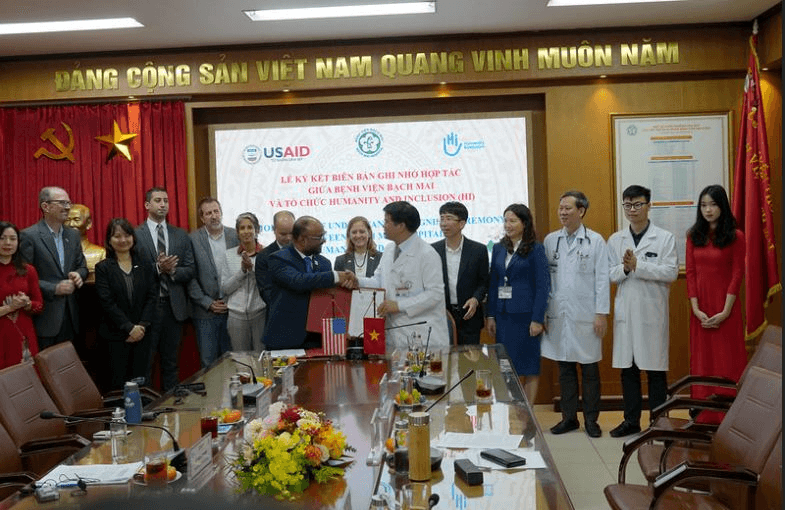 Mỹ hỗ trợ Bệnh viện Bạch Mai cải thiện chăm sóc đột quỵ tại Việt Nam