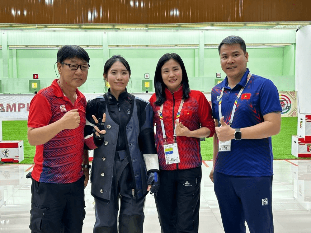 Nỗ lực tìm vé tới Paris