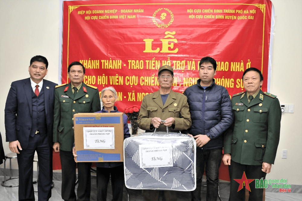 Ấm áp nghĩa tình đồng đội
