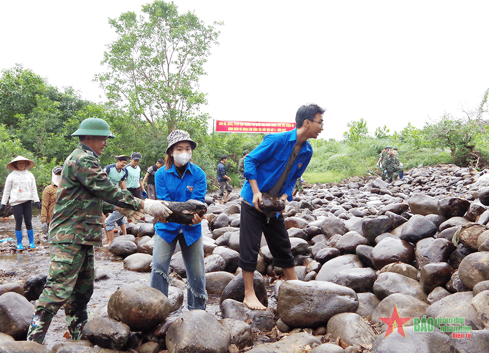 Vun đắp tình quân dân nơi biên cương Đông Bắc