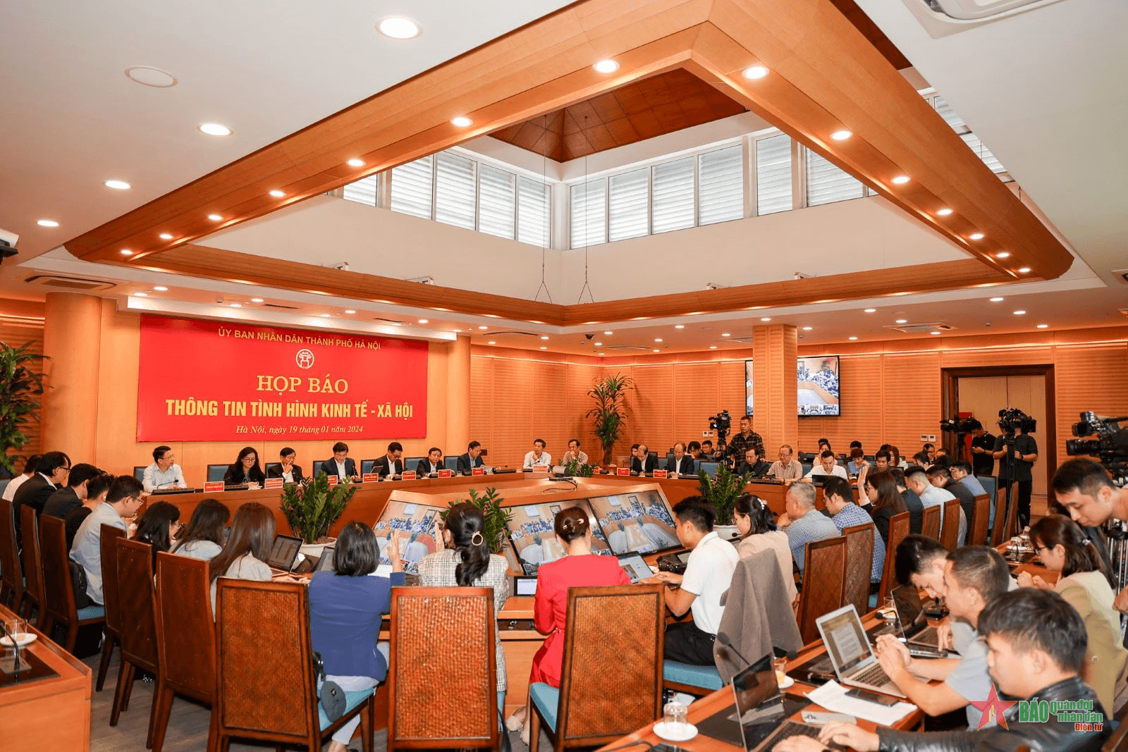 Hà Nội: Khẩn trương điều tra trách nhiệm vụ cháy chung cư mini; xử lý nghiêm cán bộ, công chức vi phạm nồng độ cồn