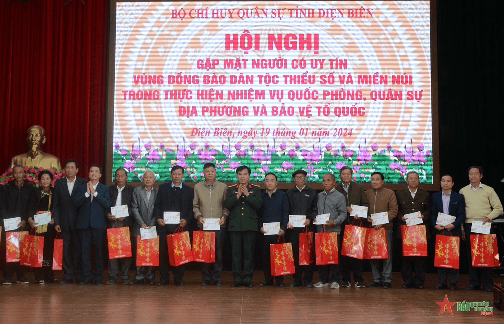 Bộ Chỉ huy Quân sự tỉnh Điện Biên gặp mặt người có uy tín tiêu biểu