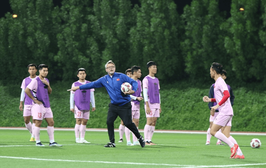 HLV Philippe Troussier sẽ tìm người thay thế Đình Bắc hay thay đổi cả chiến thuật?