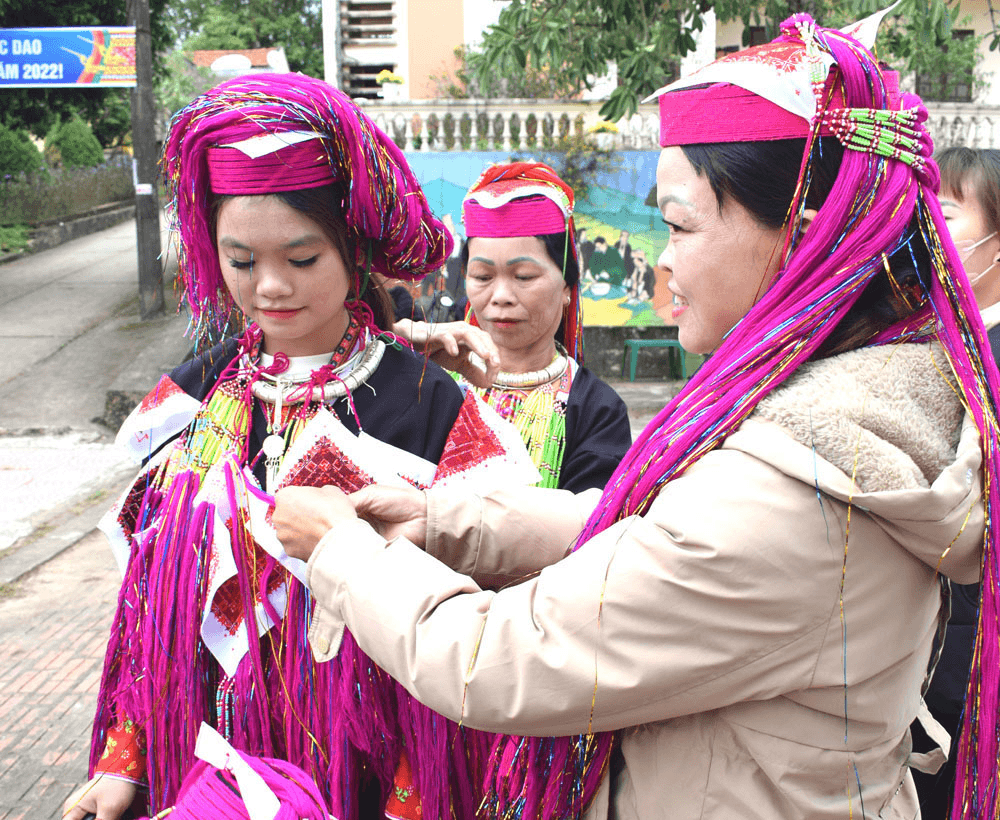 Phục dựng lễ cưới truyền thống của đồng bào