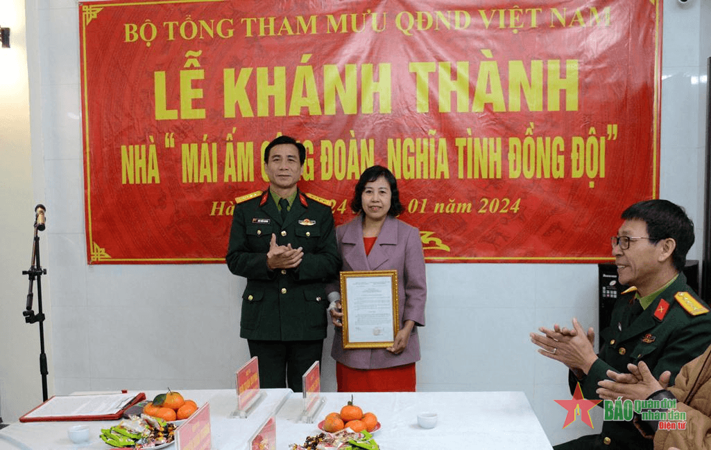 Bộ Tổng Tham mưu khánh thành và bàn giao nhà “Mái ấm công đoàn, nghĩa tình đồng đội”

​