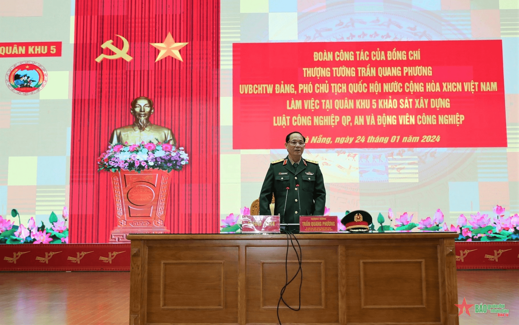 Phó chủ tịch Quốc hội Trần Quang Phương làm việc tại Quân khu 5