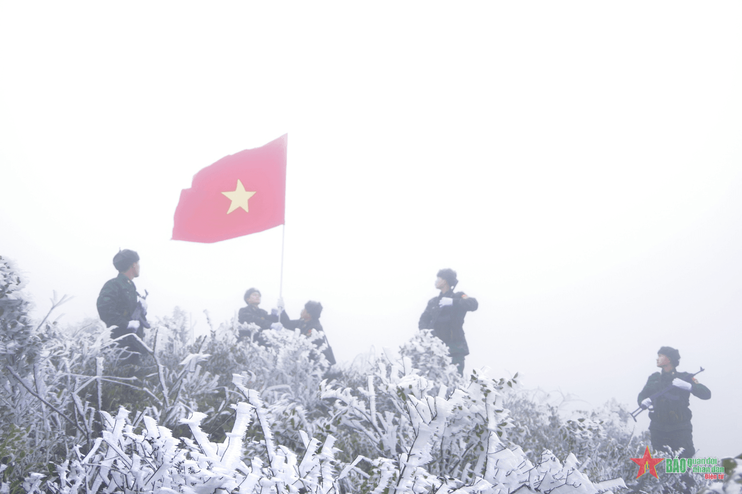 Tuần tra trong băng tuyết
