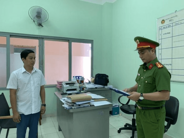 Bắt tạm giam giám đốc buôn lậu gần 600 tấn hạt điều thô
