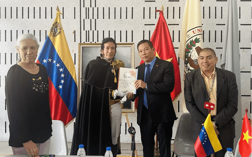 Học giả Venezuela đánh giá cao thành tựu của Đảng Cộng sản Việt Nam
