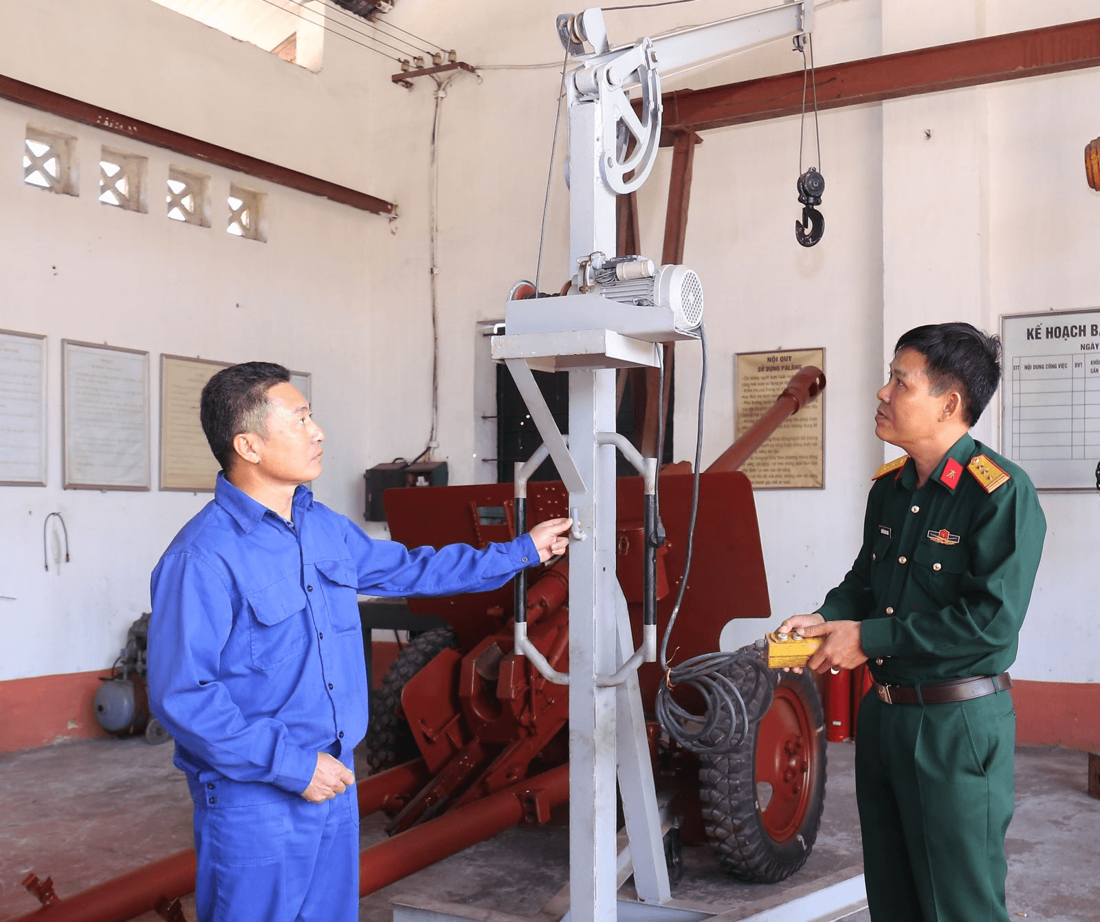 Thiết bị nâng, hạ tháo lắp pháo hữu ích