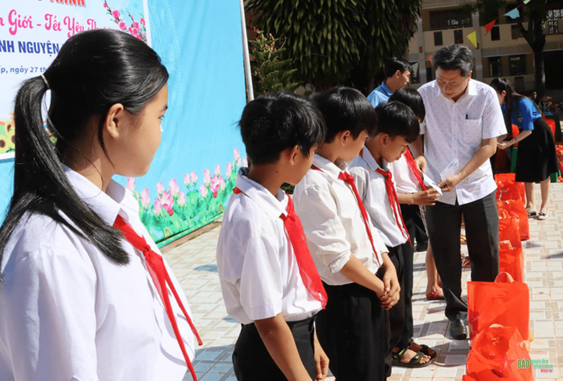 “Xuân biên giới - Tết yêu thương” tại Bình Phước
