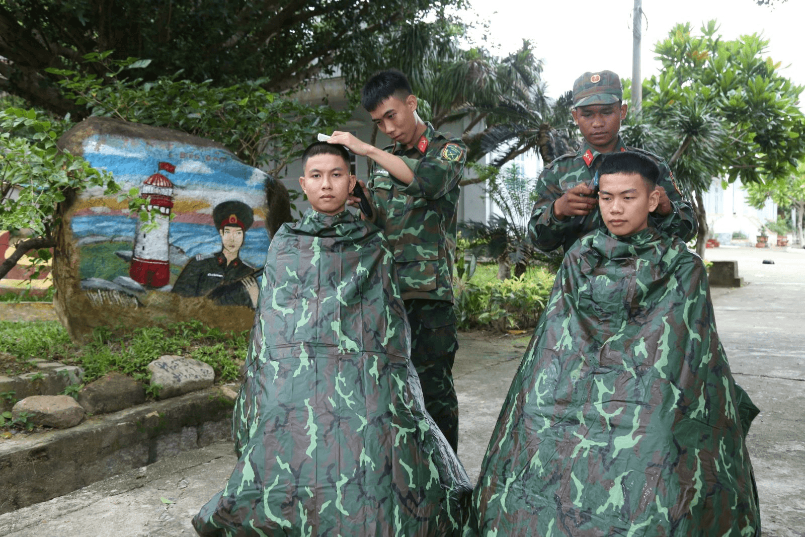 Rộn ràng giữa muôn trùng sóng nước