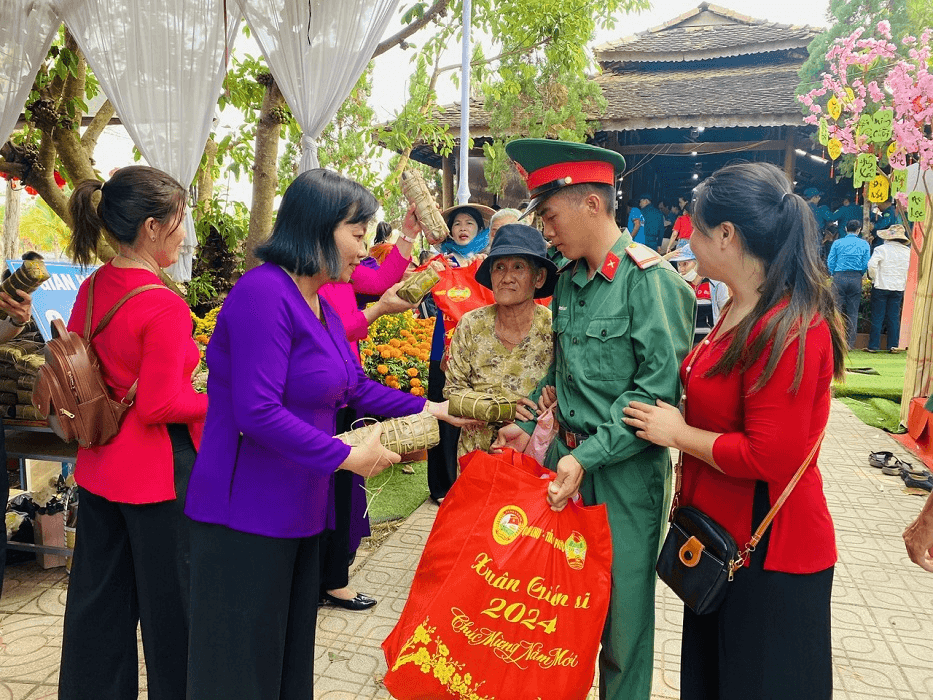 Đặc sắc, nghĩa tình “Xuân chiến sĩ” ở vùng biên Bình Phước