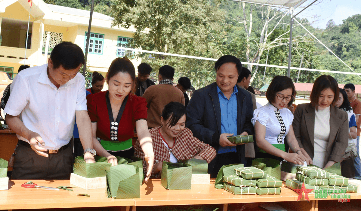 Rộn ràng Ngày hội bánh chưng xanh tại huyện biên giới Nậm Pồ, tỉnh Điện Biên