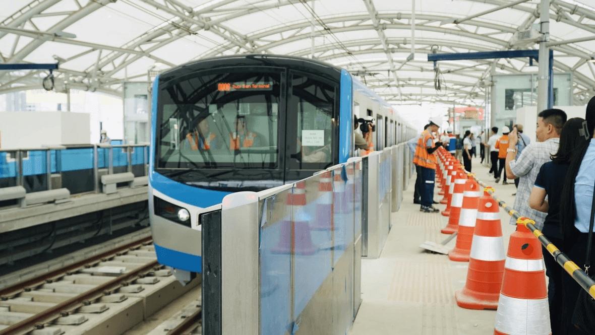 Metro số 1 tiếp tục chạy thử toàn tuyến gần 20km