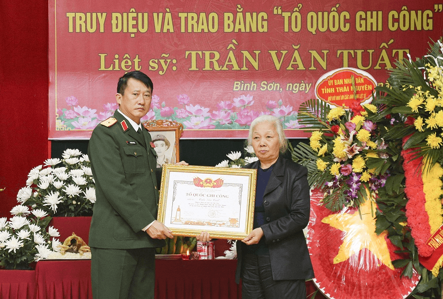 Quân khu 1 tổ chức trao Bằng Tổ quốc ghi công