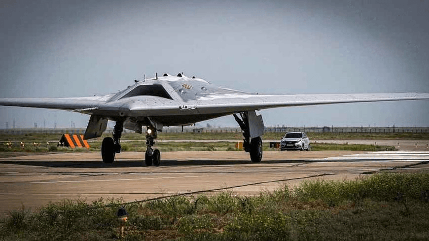 Quân sự thế giới hôm nay (1-2): Nga hé lộ thời điểm sản xuất hàng loạt UAV tàng hình S-70 Okhotnik-B